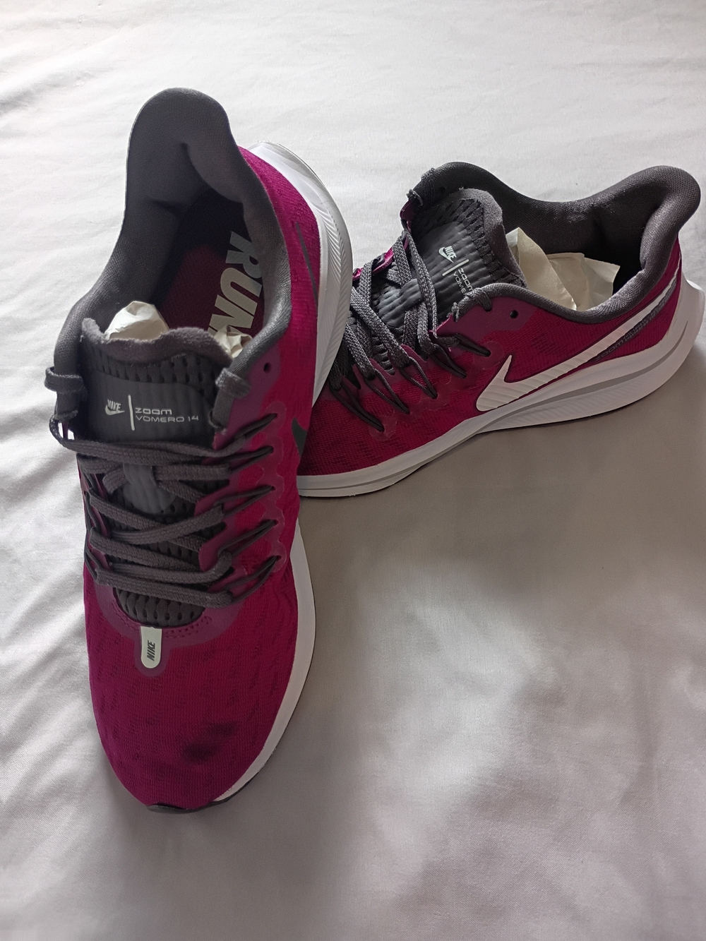 Nike Womenโs Zoom Vomero 14 Pink Running Shoes